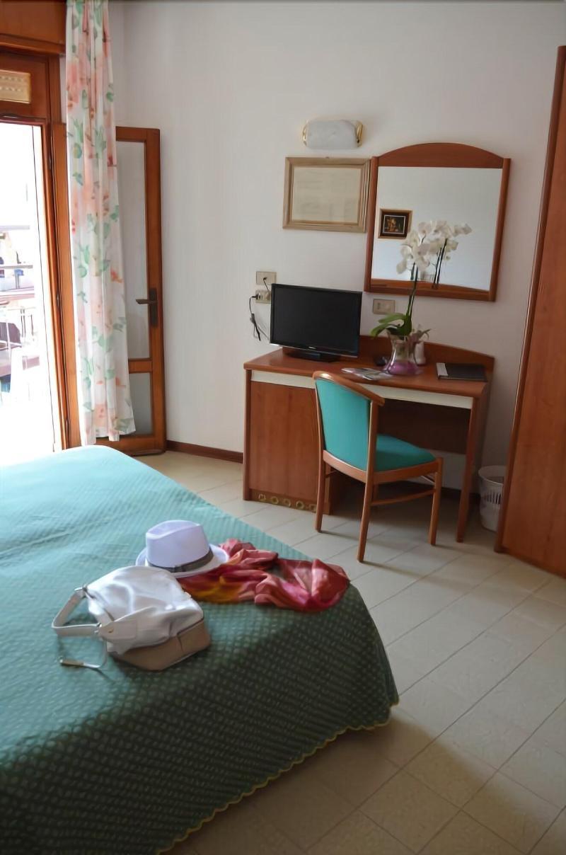 Hotel Berna Eraclea Mare Luaran gambar